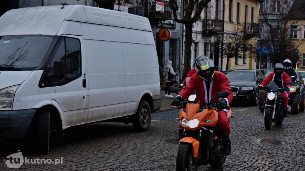 Inwazja Świętych Mikołajów! Tłumy w centrum Kutna