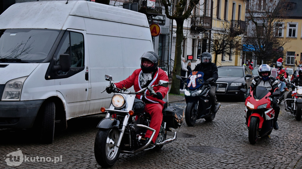 Inwazja Świętych Mikołajów! Tłumy w centrum Kutna