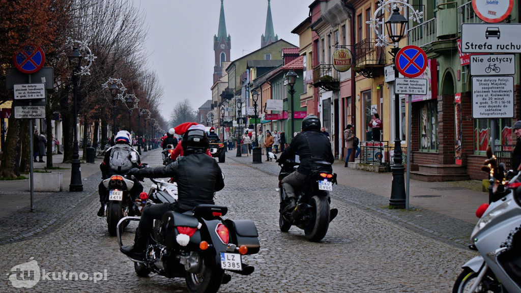 Inwazja Świętych Mikołajów! Tłumy w centrum Kutna
