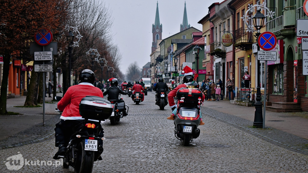 Inwazja Świętych Mikołajów! Tłumy w centrum Kutna