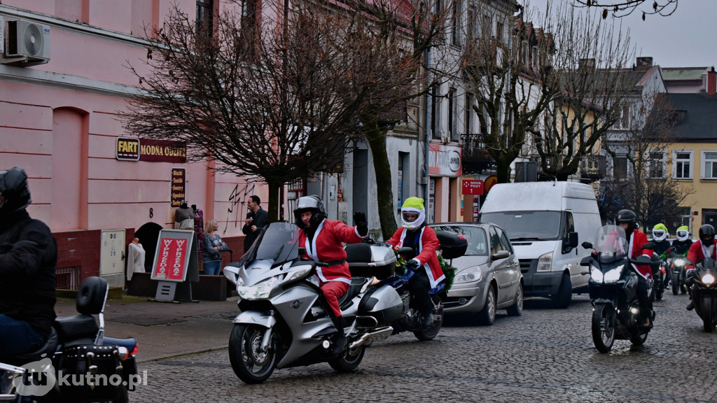 Inwazja Świętych Mikołajów! Tłumy w centrum Kutna