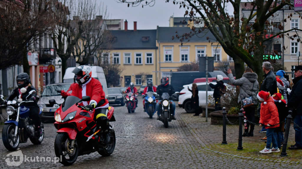 Inwazja Świętych Mikołajów! Tłumy w centrum Kutna