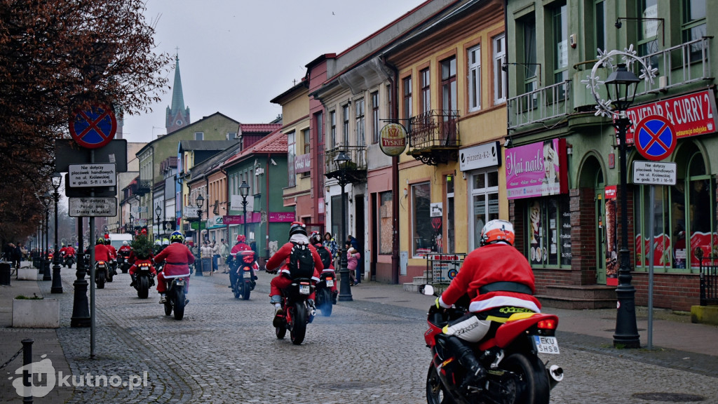 Inwazja Świętych Mikołajów! Tłumy w centrum Kutna