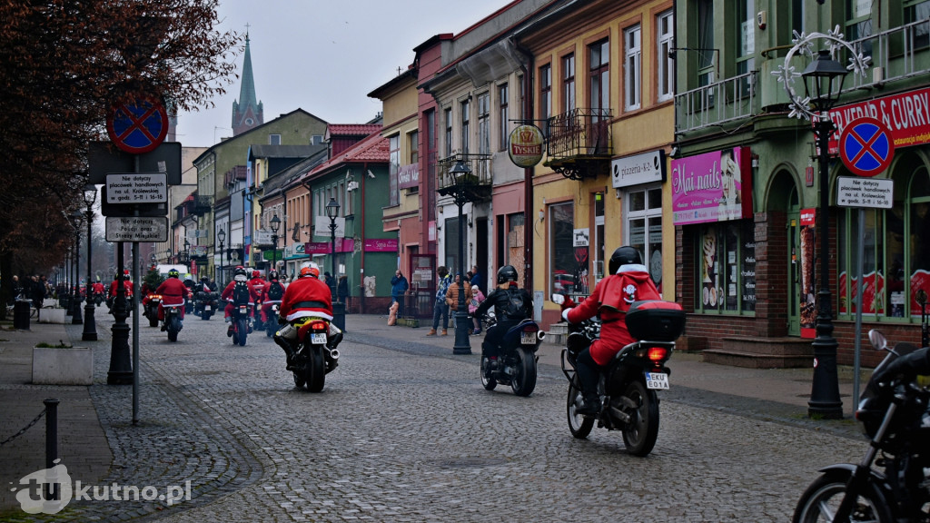 Inwazja Świętych Mikołajów! Tłumy w centrum Kutna