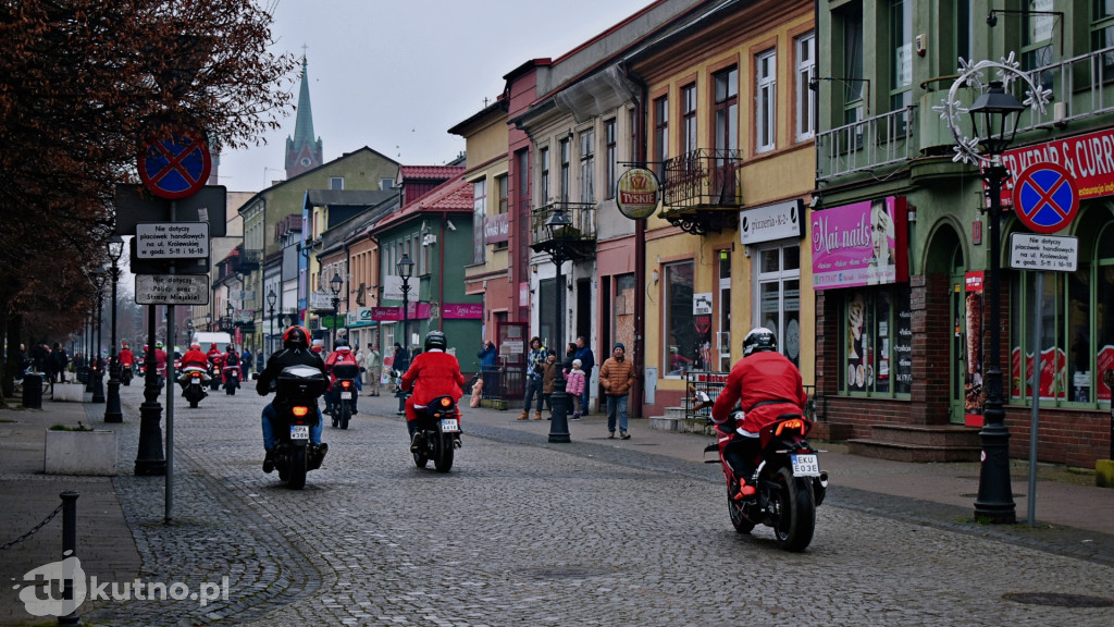 Inwazja Świętych Mikołajów! Tłumy w centrum Kutna