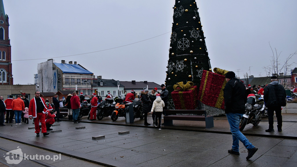 Inwazja Świętych Mikołajów! Tłumy w centrum Kutna