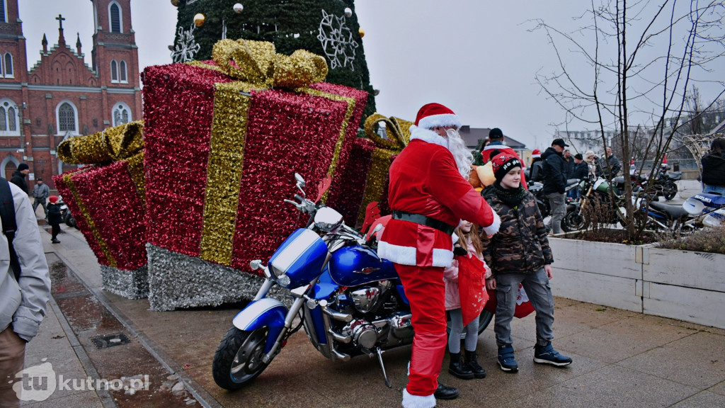 Inwazja Świętych Mikołajów! Tłumy w centrum Kutna
