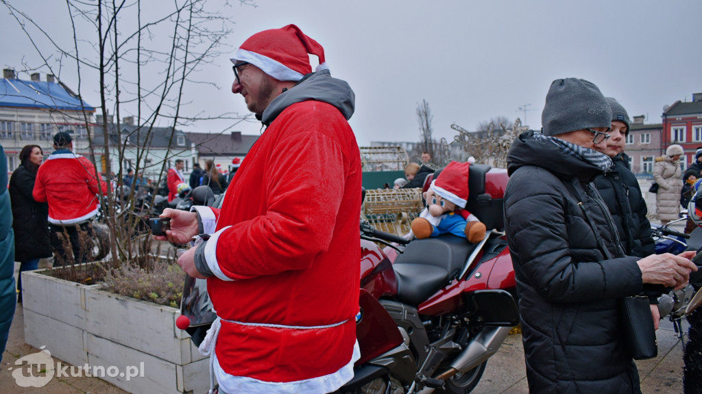 Inwazja Świętych Mikołajów! Tłumy w centrum Kutna