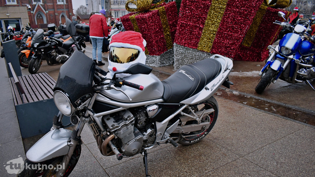 Inwazja Świętych Mikołajów! Tłumy w centrum Kutna