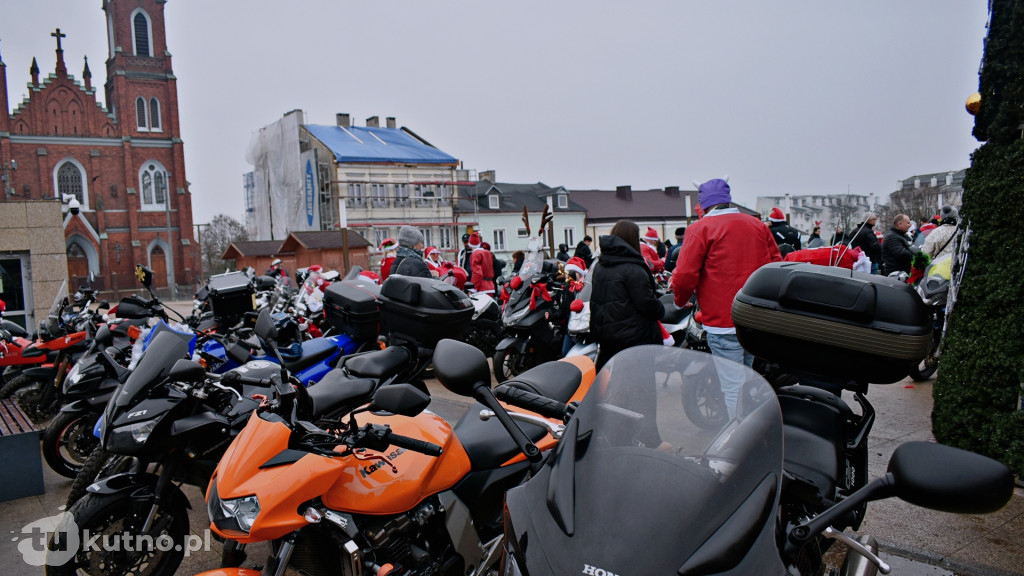 Inwazja Świętych Mikołajów! Tłumy w centrum Kutna