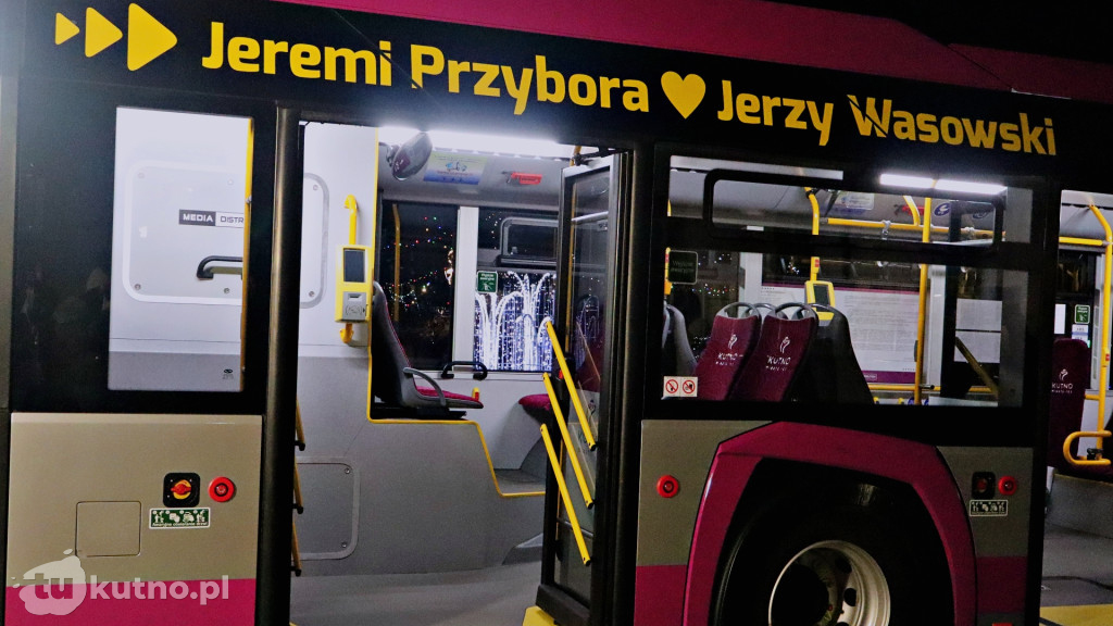 Kutno ma nowy autobus z patronami Kabaretu Starszych Panów
