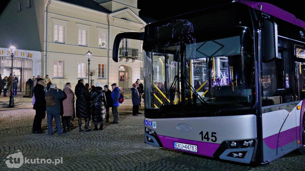 Kutno ma nowy autobus z patronami Kabaretu Starszych Panów