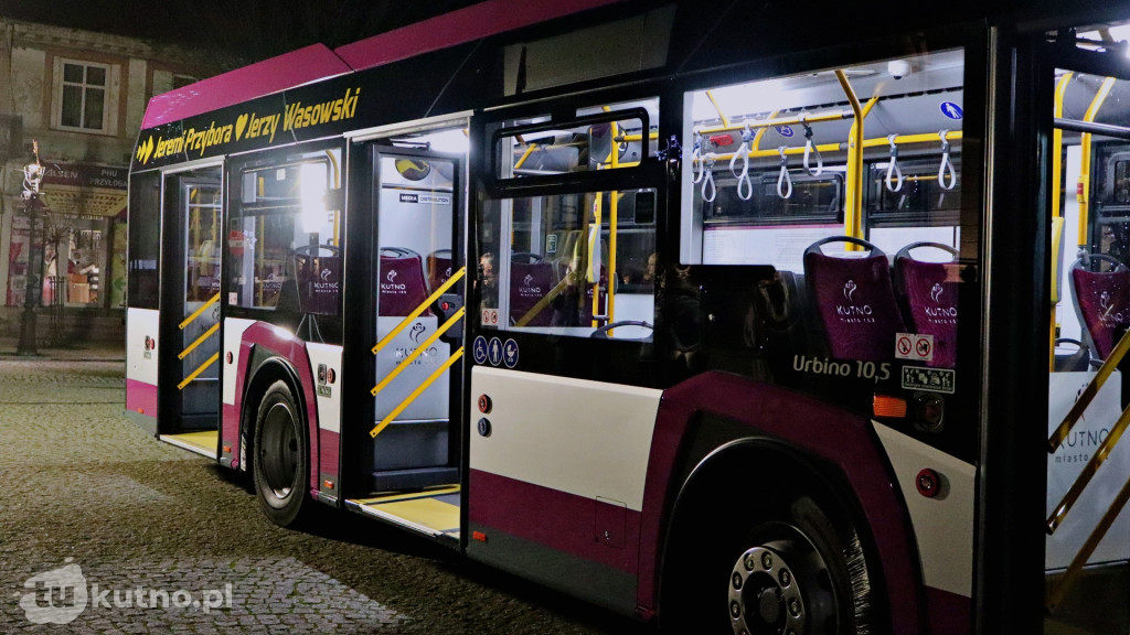 Kutno ma nowy autobus z patronami Kabaretu Starszych Panów