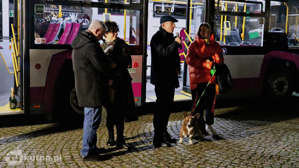 Kutno ma nowy autobus z patronami Kabaretu Starszych Panów