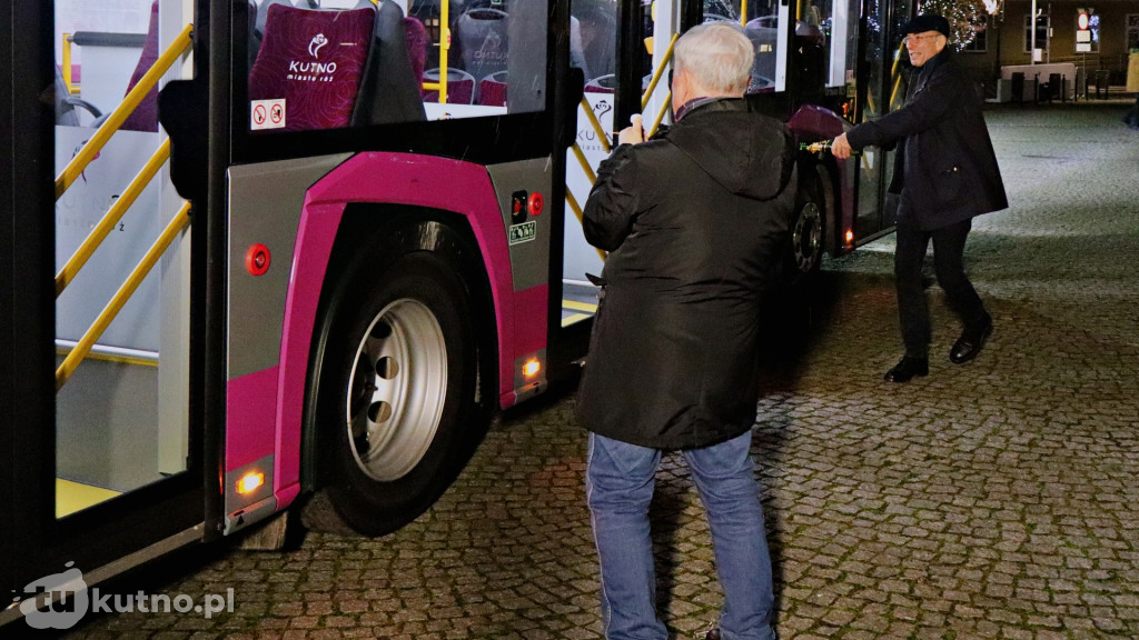 Kutno ma nowy autobus z patronami Kabaretu Starszych Panów