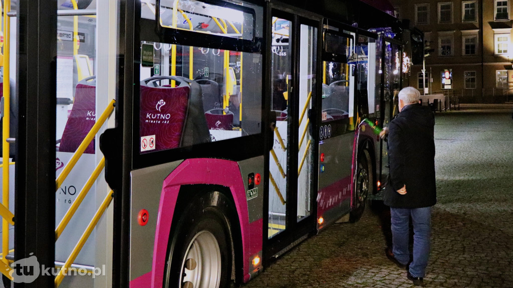 Kutno ma nowy autobus z patronami Kabaretu Starszych Panów