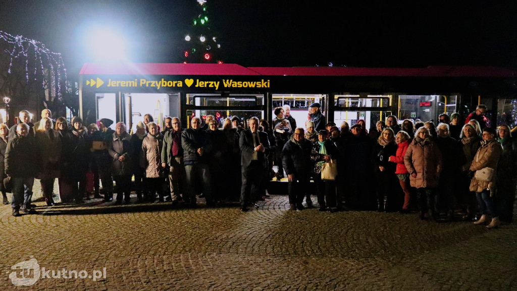 Kutno ma nowy autobus z patronami Kabaretu Starszych Panów