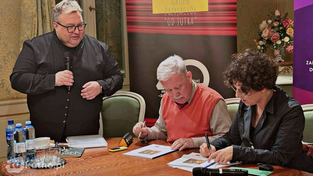 Uroczyste przekazanie sztuki Wasowskich Grupie ‘od jutra’