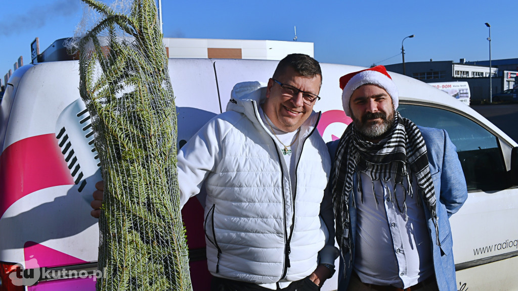 Pomocnicy Świętego Mikołaja rozdali drzewka!