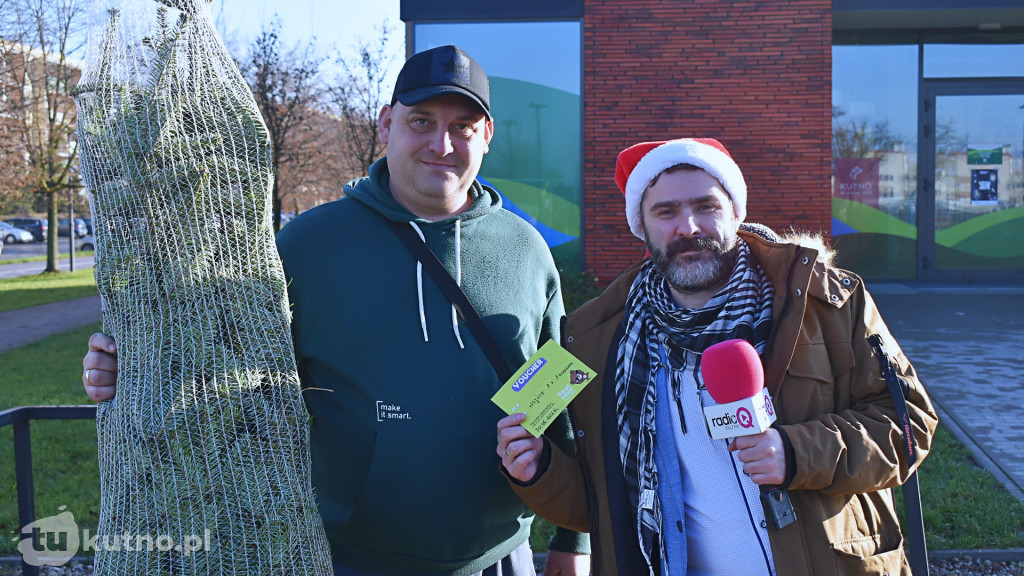 Pomocnicy Świętego Mikołaja rozdali drzewka!