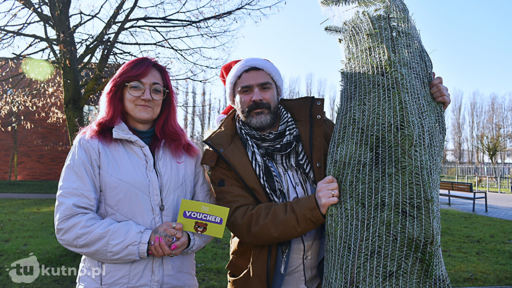 Pomocnicy Świętego Mikołaja rozdali drzewka!