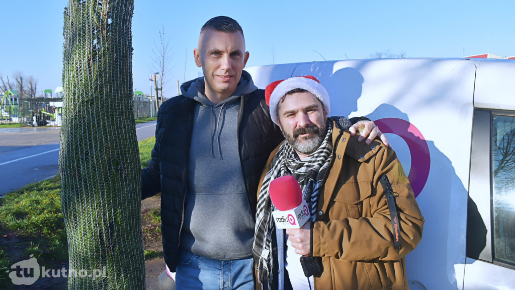 Pomocnicy Świętego Mikołaja rozdali drzewka!