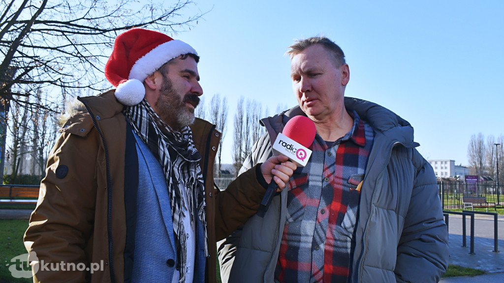 Pomocnicy Świętego Mikołaja rozdali drzewka!