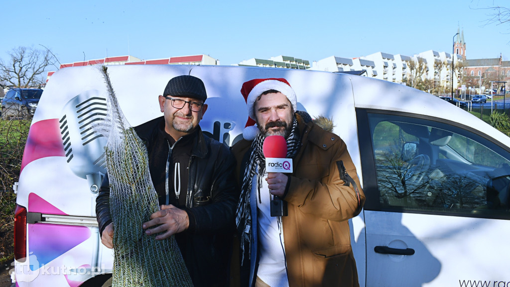 Pomocnicy Świętego Mikołaja rozdali drzewka!