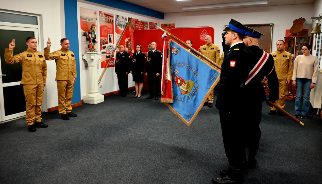 Nowi strażacy w kutnowskiej straży pożarnej [FOTO]