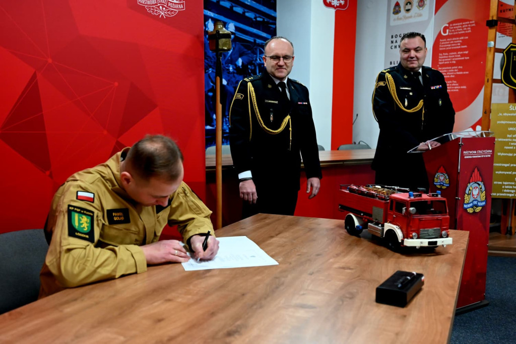 Nowi strażacy w kutnowskiej straży pożarnej [FOTO]