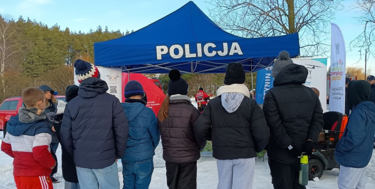Gostynin: Policja, Straż i WOPR edukują uczniów