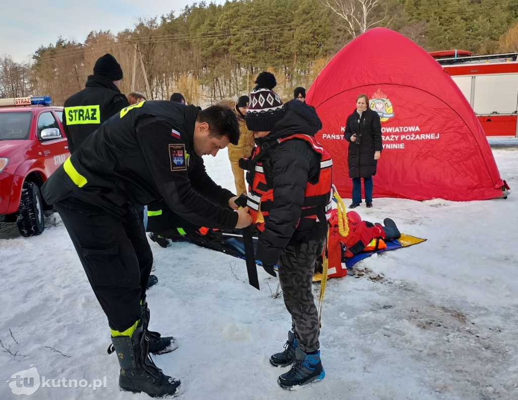 Gostynin: Policja, Straż i WOPR edukują uczniów