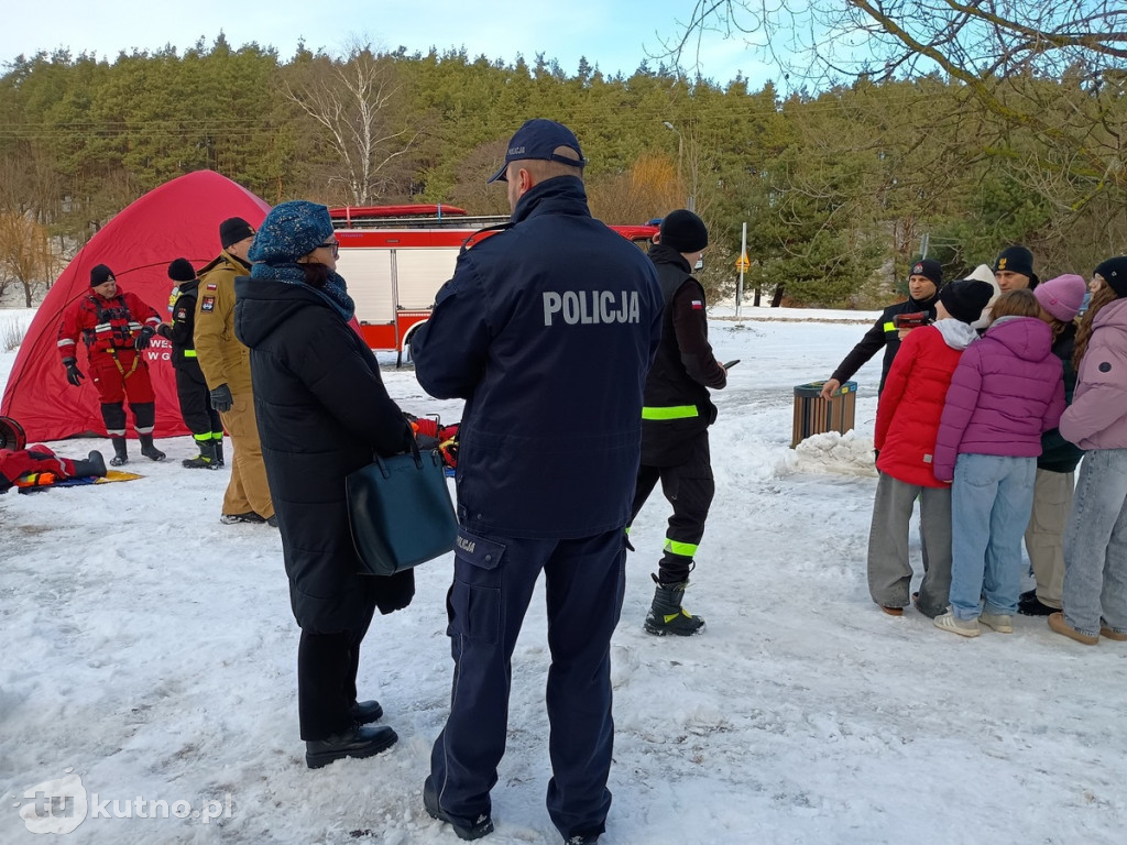 Gostynin: Policja, Straż i WOPR edukują uczniów