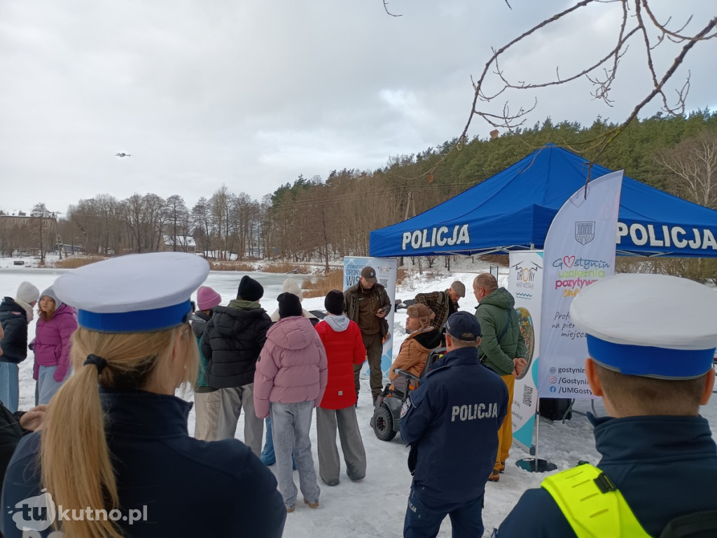 Gostynin: Policja, Straż i WOPR edukują uczniów