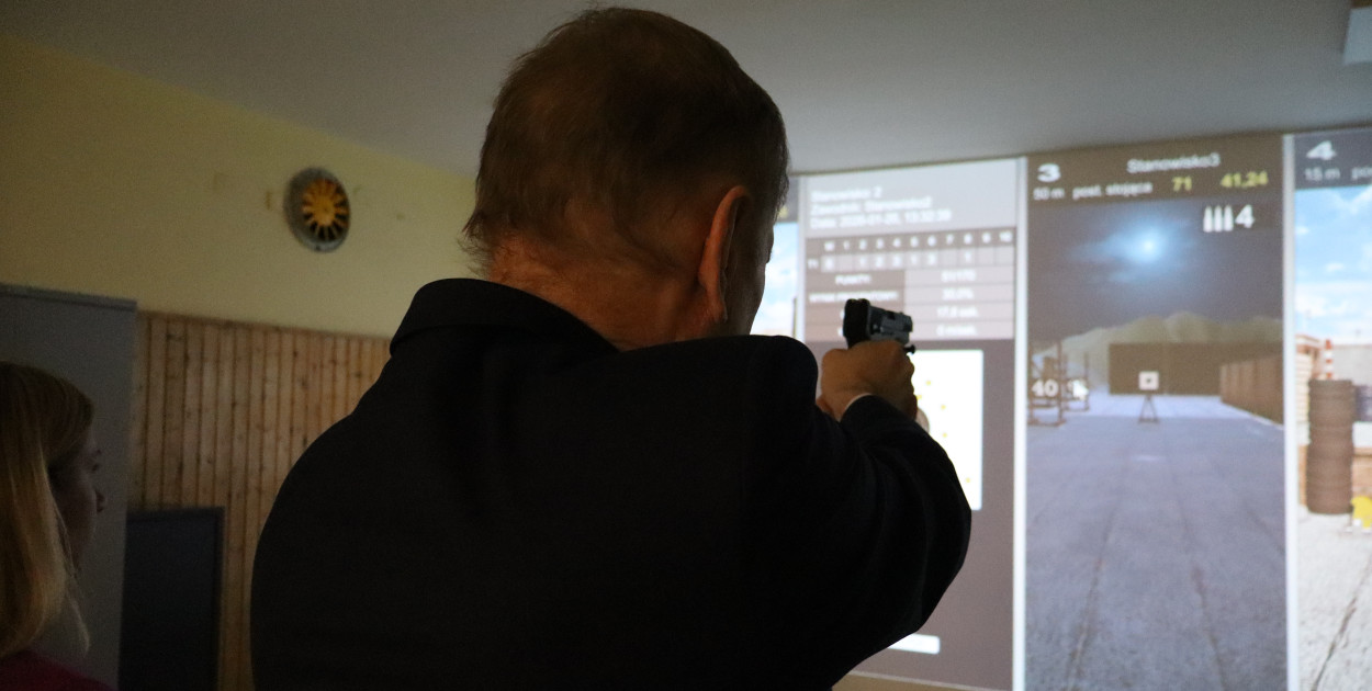 Strzały bez kul, wirtualna strzelnica w Łęczycy