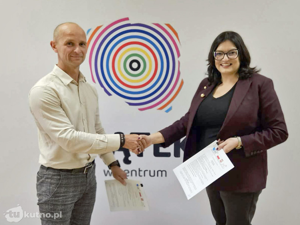 Stadion w Piątku: umowa za ponad 7 milionów podpisana