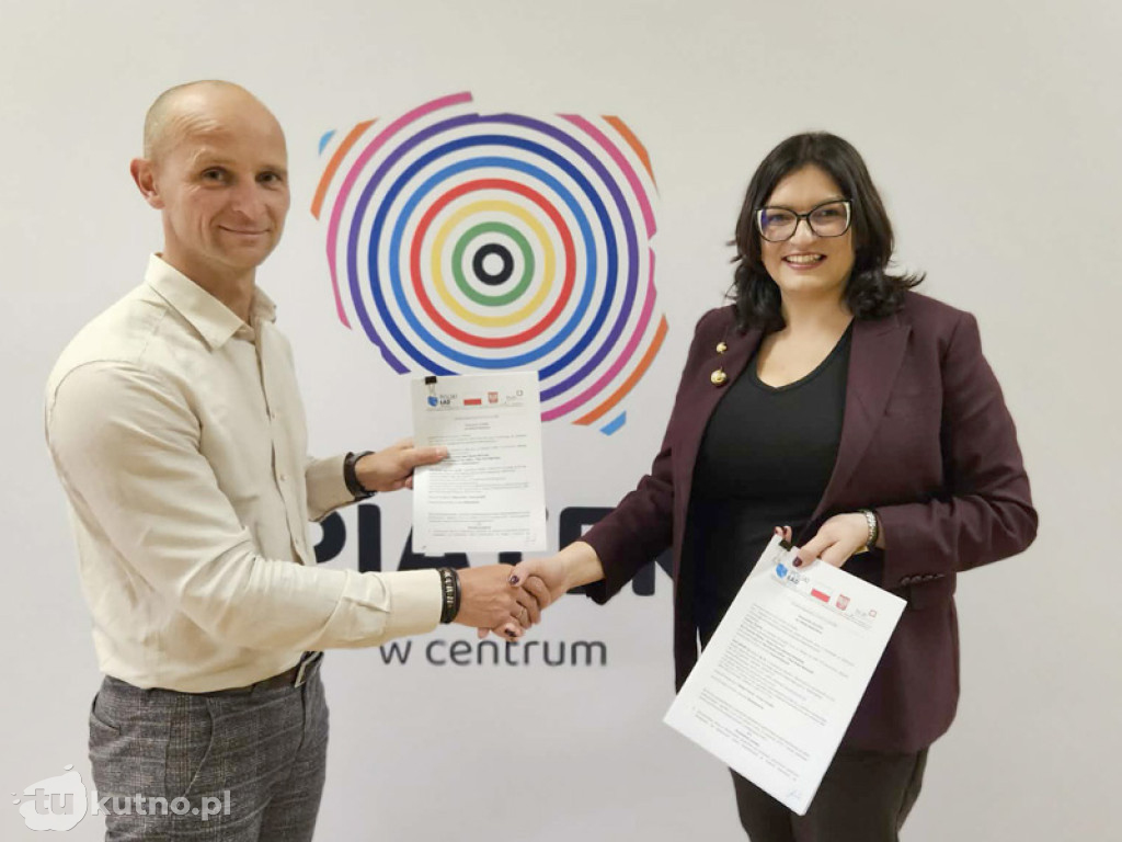 Stadion w Piątku: umowa za ponad 7 milionów podpisana