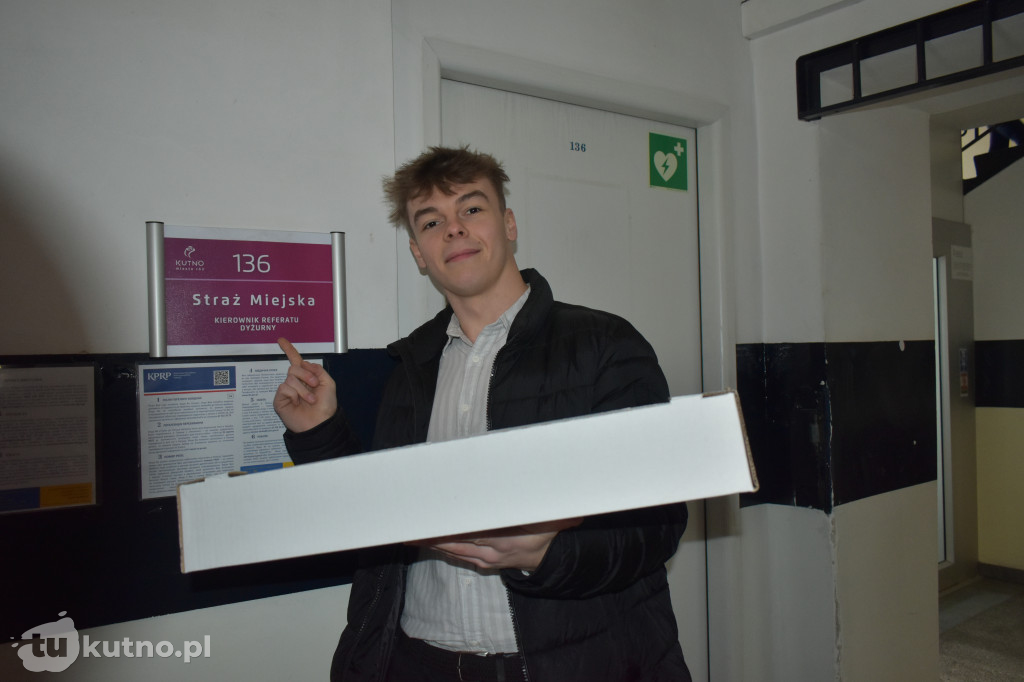 Ponad 100 pączków rozdanych w Kutnie. Słodka inicjatywa Radia Q