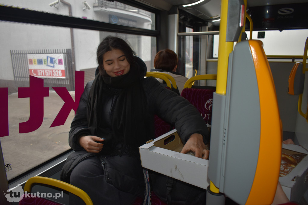 Ponad 100 pączków rozdanych w Kutnie. Słodka inicjatywa Radia Q