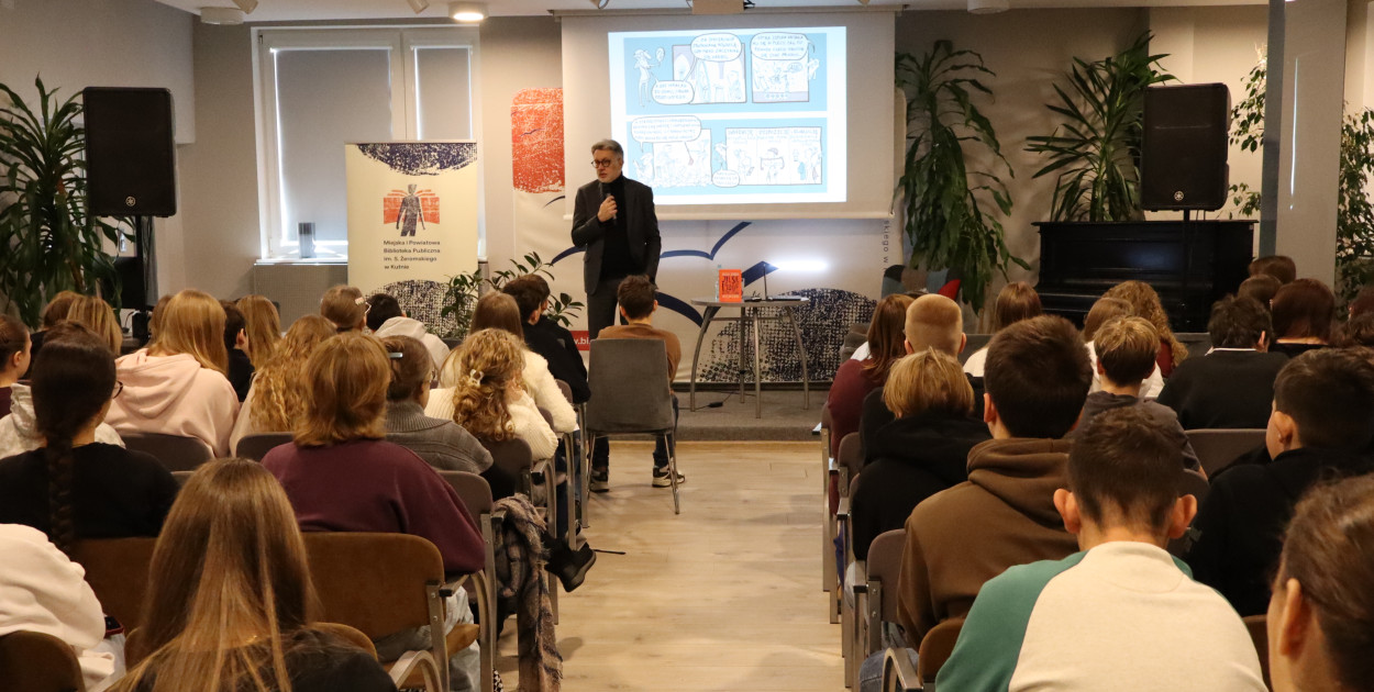 Polski język pod lupą. Michał Rusinek tłumaczy kutnowskiej młodzieży