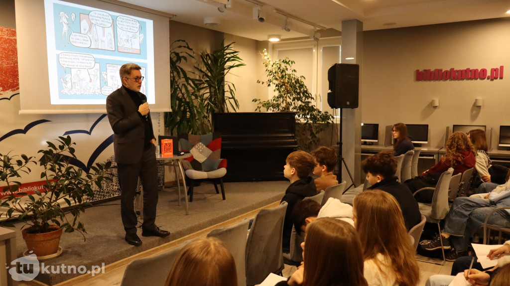 Polski język pod lupą. Michał Rusinek tłumaczy kutnowskiej młodzieży