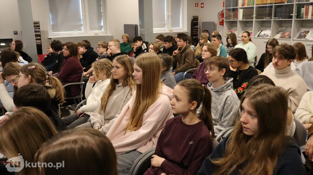 Polski język pod lupą. Michał Rusinek tłumaczy kutnowskiej młodzieży