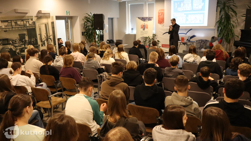 Polski język pod lupą. Michał Rusinek tłumaczy kutnowskiej młodzieży