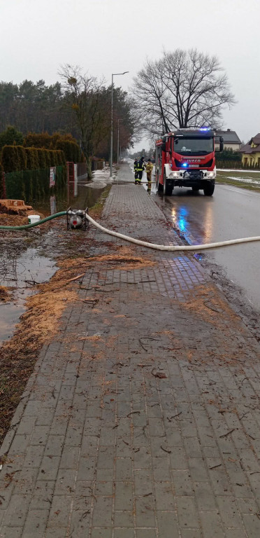 Seria podtopień w regionie. Pracowite dni druhów z powiatu kutnowskiego