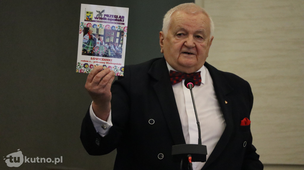 Uhonorowanie Jerzego Papiewskiego za jego wieloletni wkład w rozwój kultury i sportu w regionie.