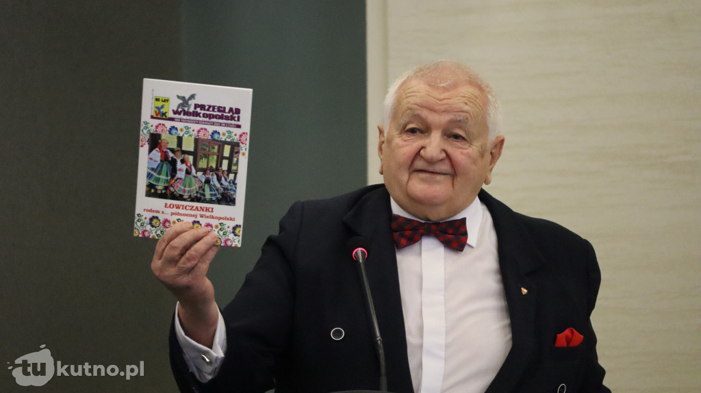 Uhonorowanie Jerzego Papiewskiego za jego wieloletni wkład w rozwój kultury i sportu w regionie.