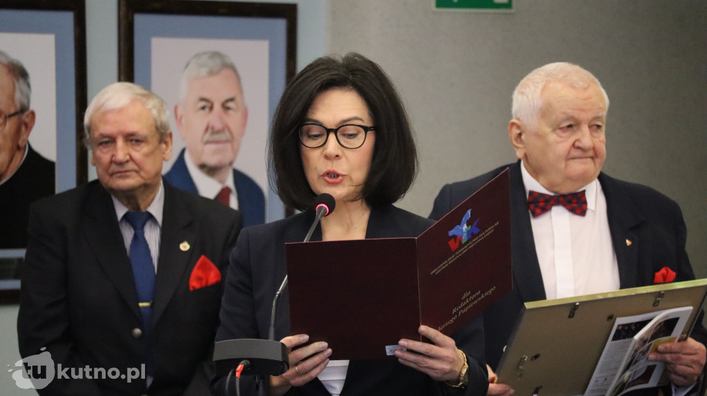 Uhonorowanie Jerzego Papiewskiego za jego wieloletni wkład w rozwój kultury i sportu w regionie.