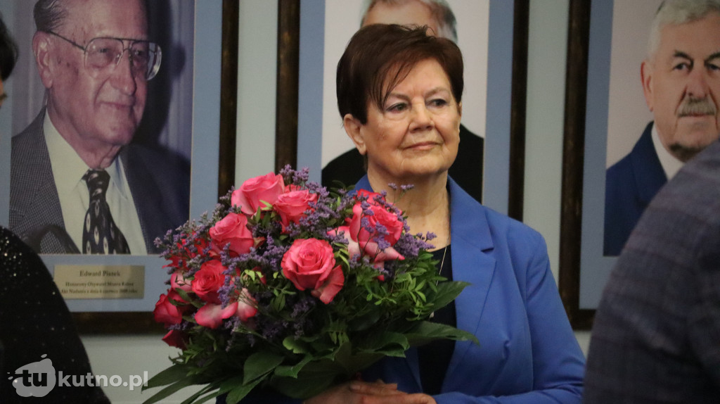 Uhonorowanie Jerzego Papiewskiego za jego wieloletni wkład w rozwój kultury i sportu w regionie.