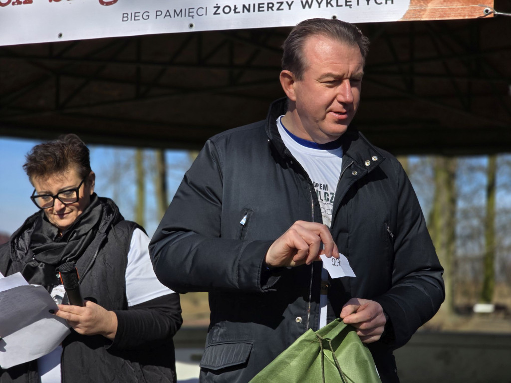 Piątek pobiegł Tropem Wilczym. Pamięć i sport w Parku Miejskim