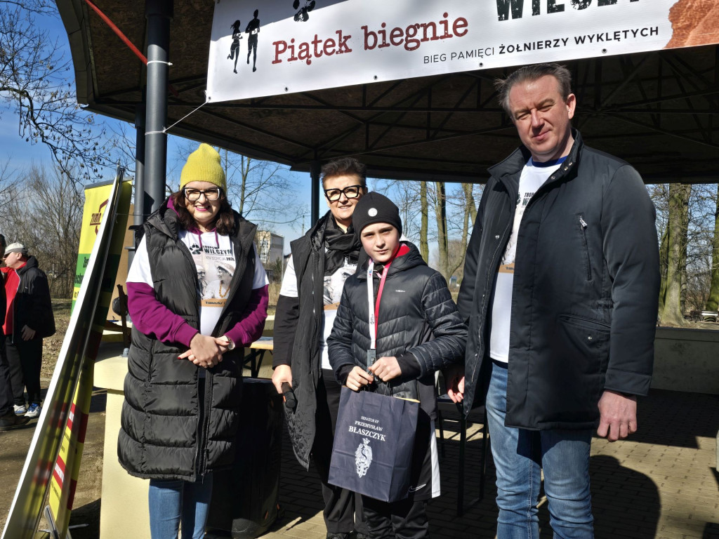 Piątek pobiegł Tropem Wilczym. Pamięć i sport w Parku Miejskim